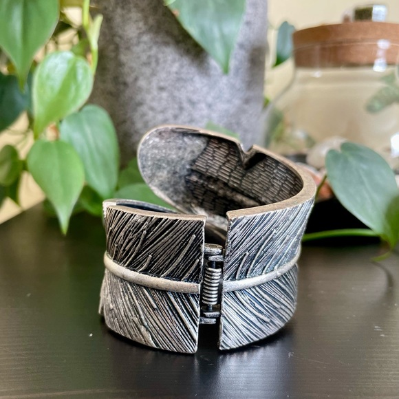 Metal Feather Cuff - Picture 3 of 4